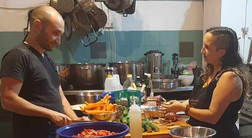 קייטרינג טבעוני, הזנה לריטריטים, הזנה לסדנאות, בישול לכנסים, בישול לפסטיבלים, בישול לאירועים, קייטרינג לפסטיבלים, ארוחת שף, תזונה עונתית, אוכל בריא, בישול בריא, בשלנים לאירוע, קייטרינג צמחוני